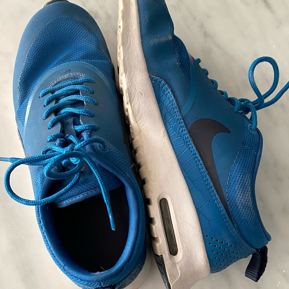 BLUE NIKE